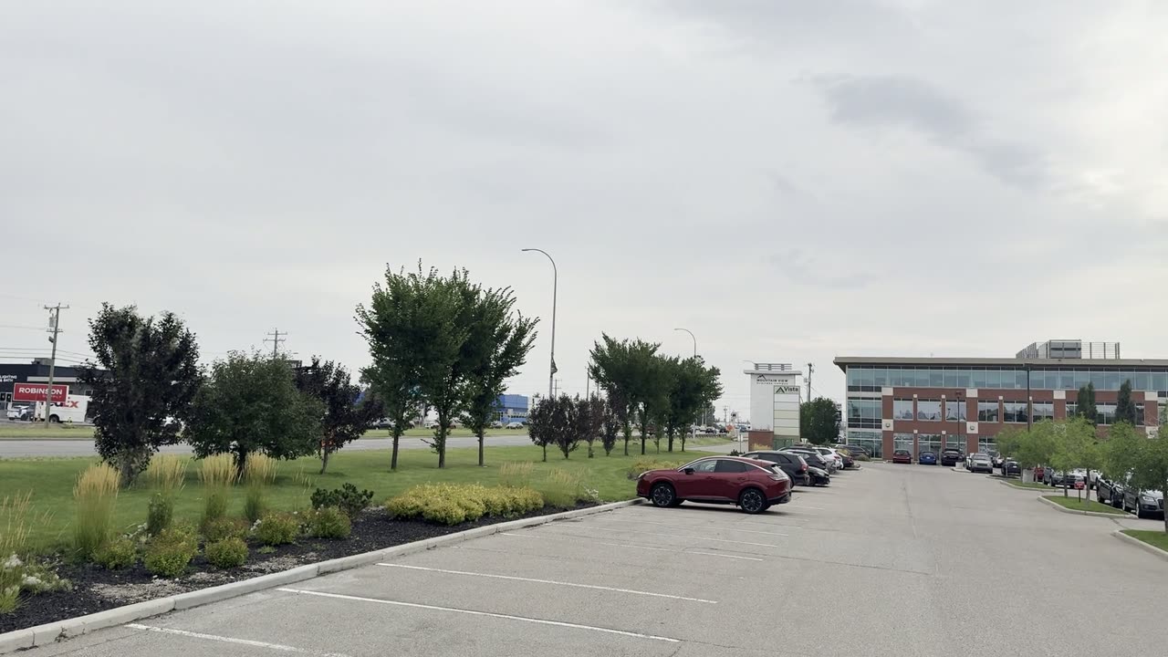 Site 东侧 / 临 Deerfoot Trail 广告牌 / Building 200 东南角